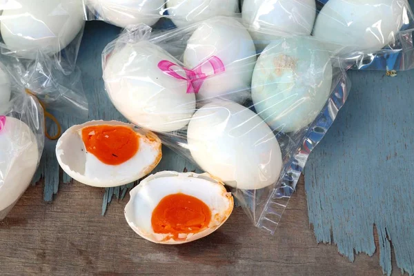 Ovo salgado em comida de rua — Fotografia de Stock