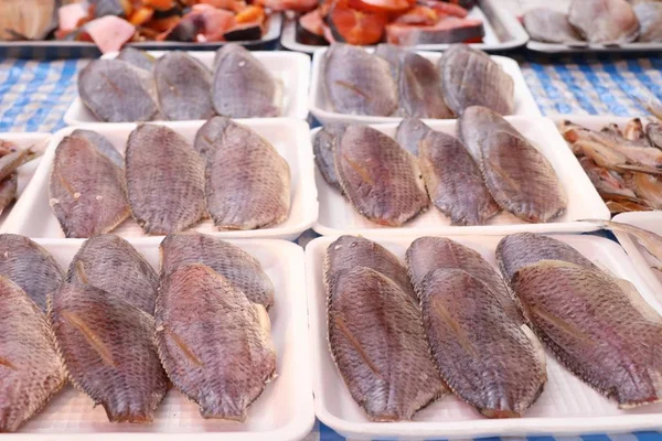 Peixe seco no mercado — Fotografia de Stock