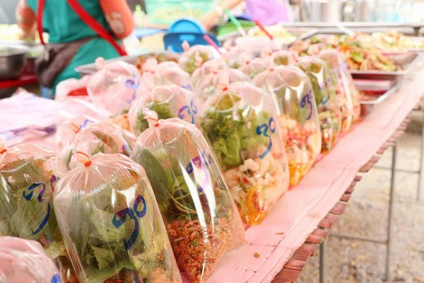 Sokak gıda baharatlı salata — Stok fotoğraf