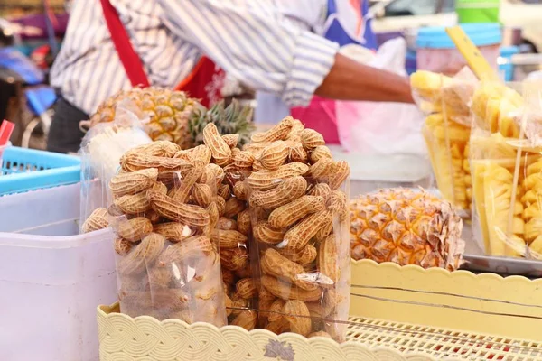 Arachidi bollite a cibo di strada — Foto Stock