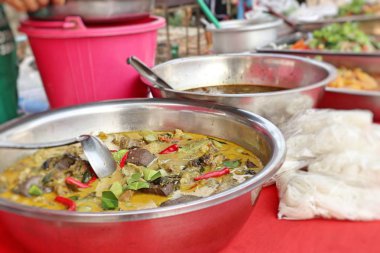 Köri ve pilav piyasada