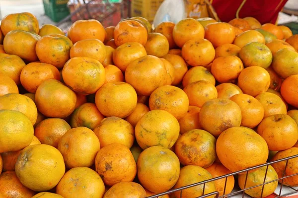 Orange fruit at street food — Stock Photo, Image