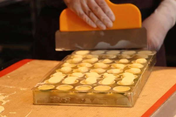 Making to sweet chocolate — Stock Photo, Image