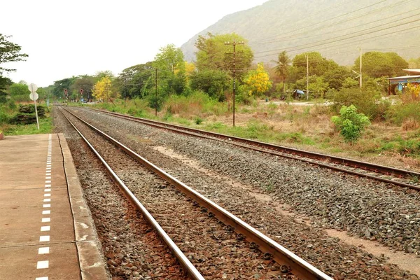 Bahnhof und Eisenbahn — Stockfoto