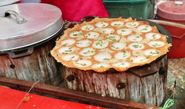 Hindistan cevizi sütü karıştırın şeker ve un