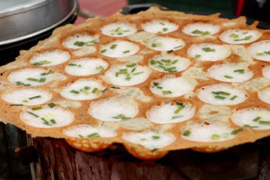 Hindistan cevizi sütü karıştırın şeker ve un