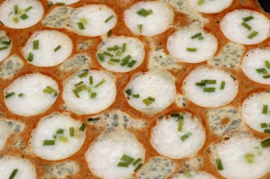 Hindistan cevizi sütü karıştırın şeker ve un