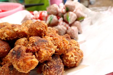 Fermente pork kızarmış pilav baharatlı ile