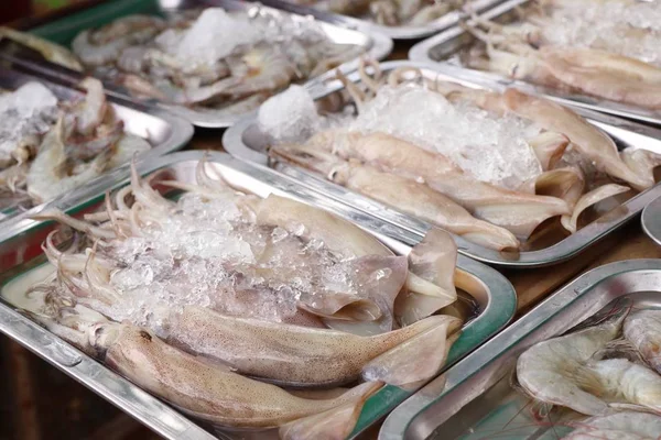 Lulas frescas no mercado — Fotografia de Stock