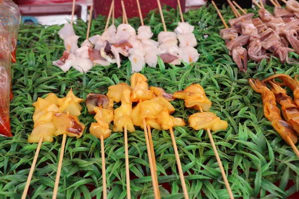 Calamari grigliati al cibo di strada — Foto Stock
