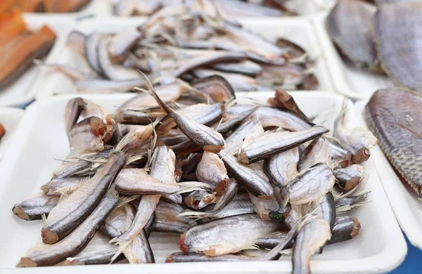 Torkad fisk på marknaden — Stockfoto