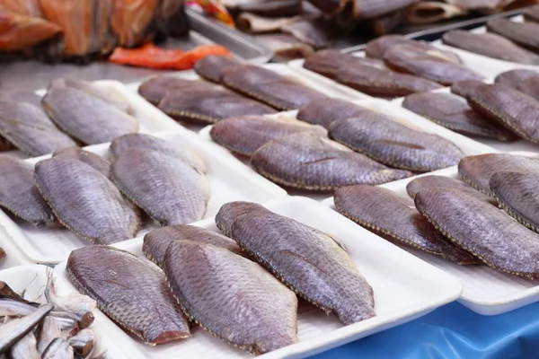 Peixe seco no mercado — Fotografia de Stock