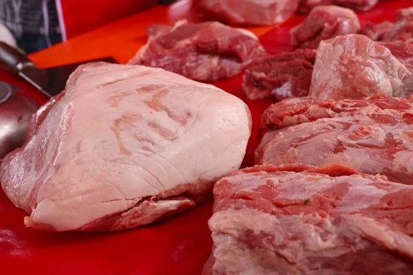 Carni suine fresche sul mercato — Foto Stock