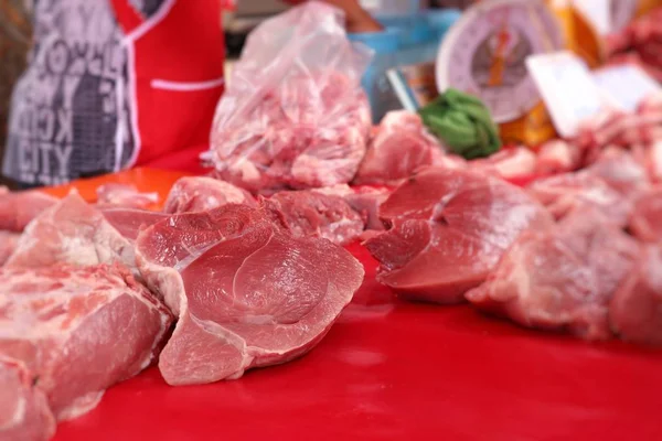 Viande de porc fraîche sur le marché — Photo