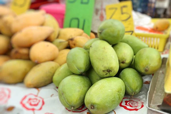 Mango v pouliční stánky s jídlem — Stock fotografie