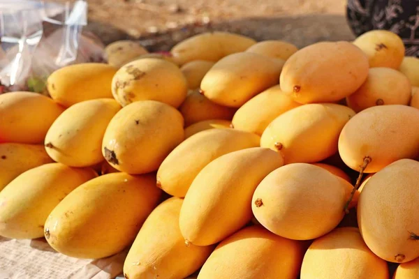 Mango på gata mat — Stockfoto