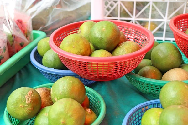 Limones en la comida callejera — Foto de Stock