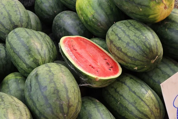 Vattenmelon på gatan mat — Stockfoto