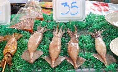 Izgara kalamar sokak gıda