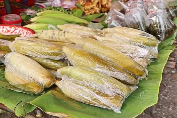 Maíz hervido en el mercado — Foto de Stock