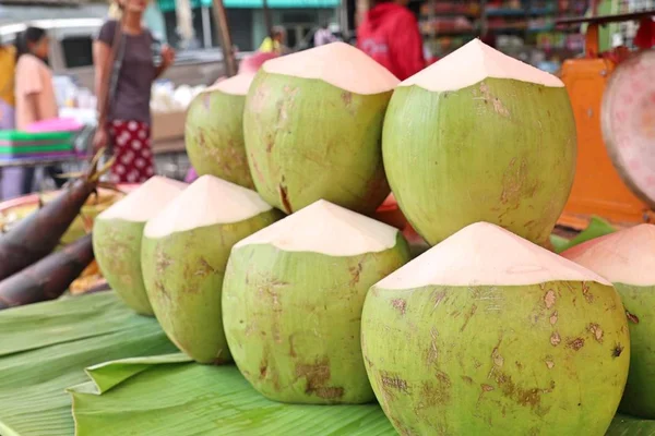 Owoce kokosowe na ulicy żywności — Zdjęcie stockowe