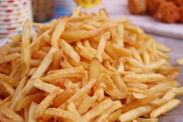 Papas fritas en la calle comida —  Fotos de Stock