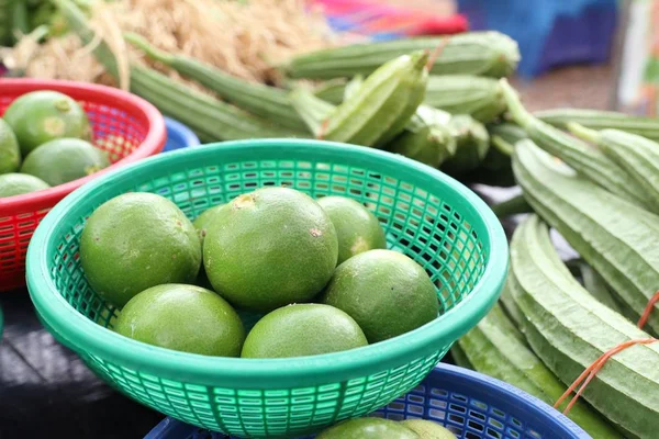 Citroner på gata mat — Stockfoto