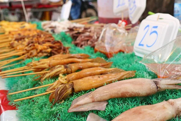 Calamari grigliati al cibo di strada — Foto Stock