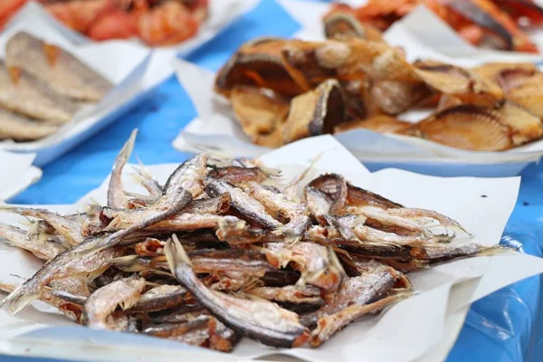 Fried fish at street food — Stock Photo, Image