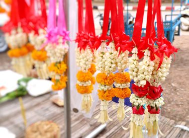 Yasemin çelenk içinde belgili tanımlık çarşı