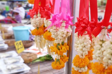 Yasemin çelenk içinde belgili tanımlık çarşı