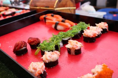 Lezzetli suşi sokak gıda