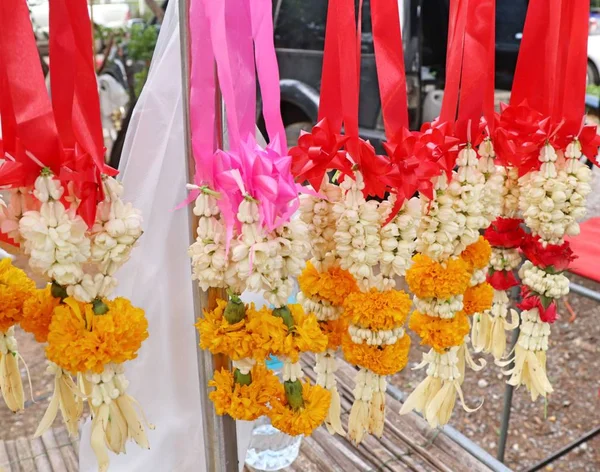 Guirlande de jasmin sur le marché — Photo