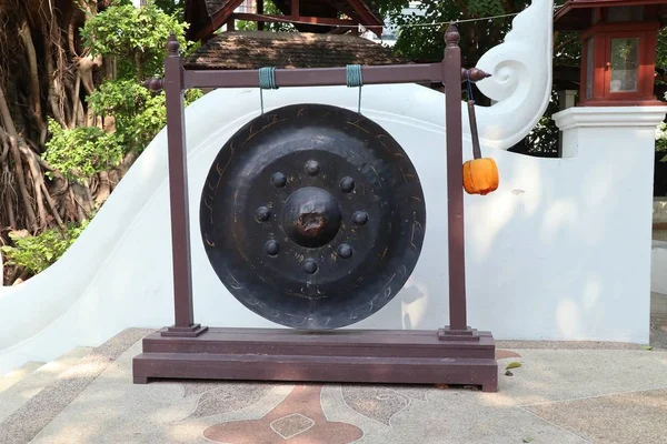 Old bell gong in temple — Stock Photo, Image