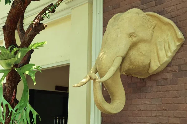 Estatua de elefante para la decoración del jardín — Foto de Stock