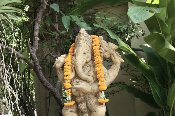 Ganesha nella decorazione del giardino — Foto Stock