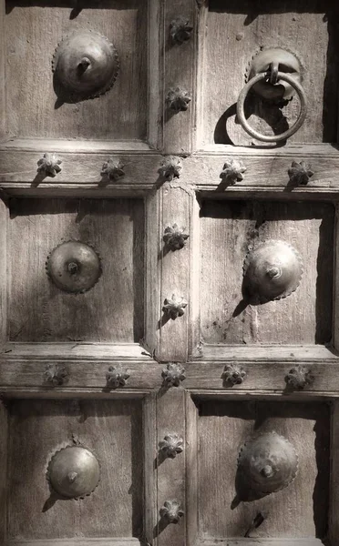 Gammalt trä antikvitet dörr handtag — Stockfoto