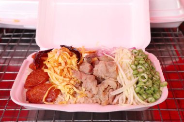 Sokak gıda karides hamur ile kızarmış pirinç