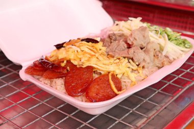 Sokak gıda karides hamur ile kızarmış pirinç