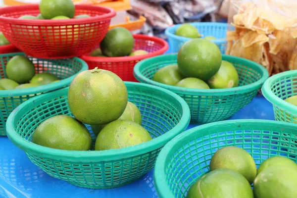 Lemons at the street food — Stock Photo, Image