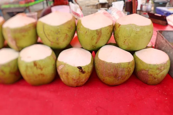 Fruta de coco en la comida de la calle —  Fotos de Stock