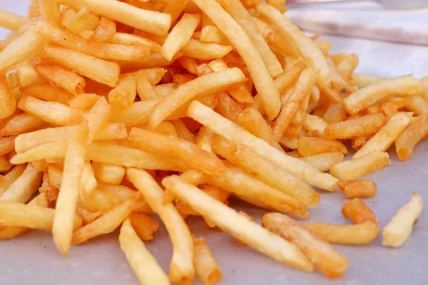 Batatas fritas em comida de rua — Fotografia de Stock