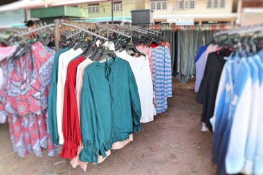 Shop giysiler için satış Market