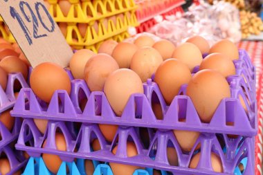 Tavuk yumurta içinde belgili tanımlık çarşı