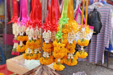 Yasemin çelenk içinde belgili tanımlık çarşı