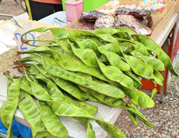 Bitter bönor på marknaden — Stockfoto