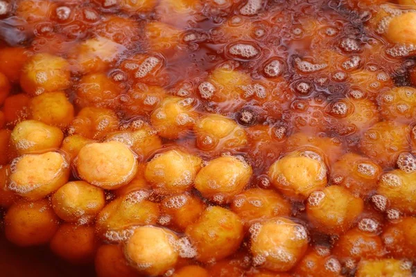 Gebratene Süßkartoffeln beim Streetfood — Stockfoto