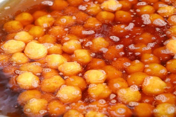 Batata doce frita em comida de rua — Fotografia de Stock