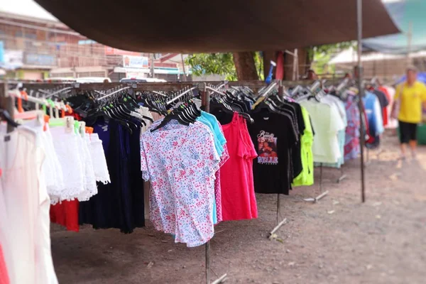 Shop giysiler için satış Market — Stok fotoğraf