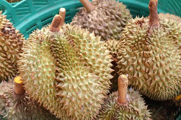 Fruta durian en la comida de la calle — Foto de Stock